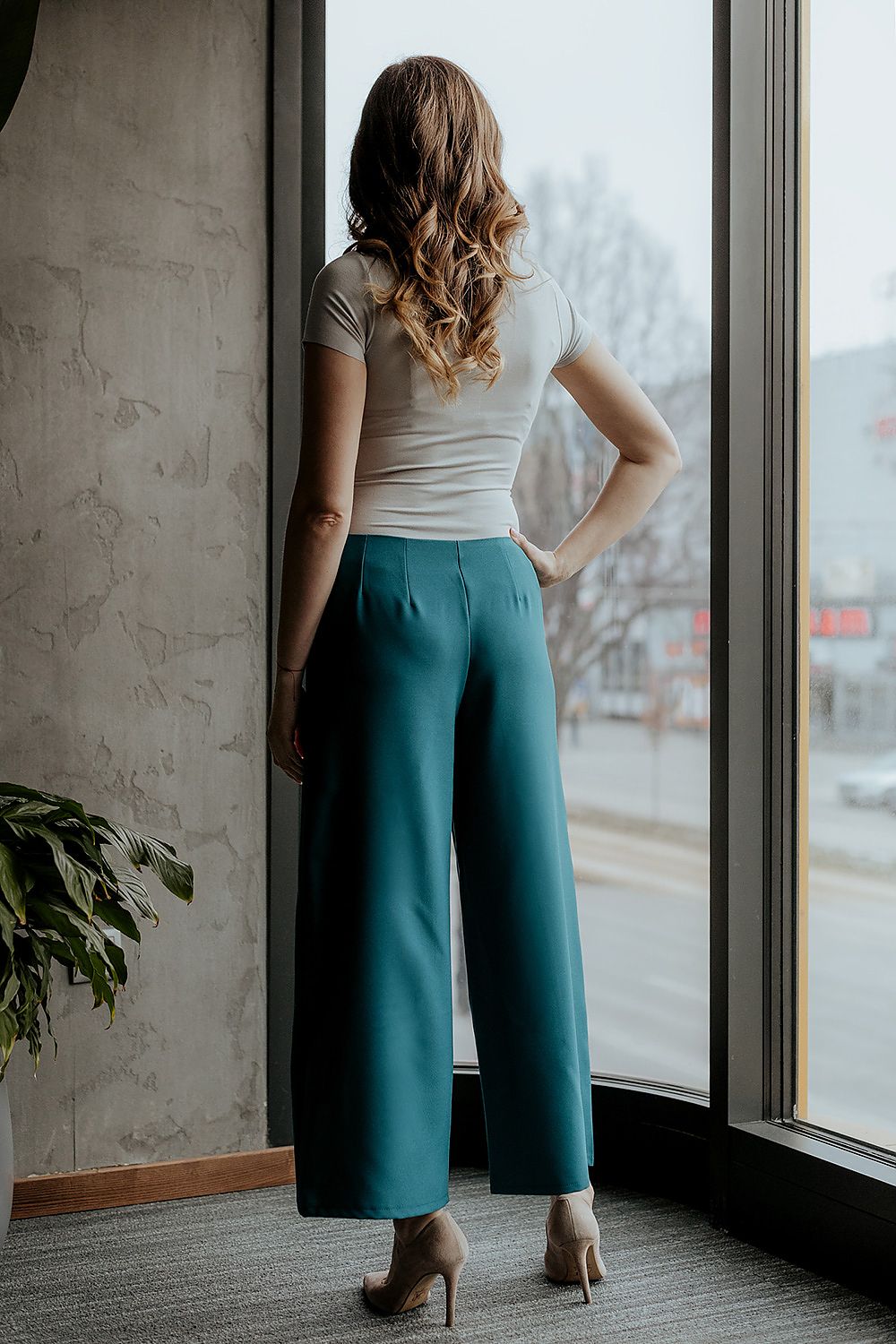 Chic Professional Women Cropped Wide-Leg Pants – High-Rise Stretchable