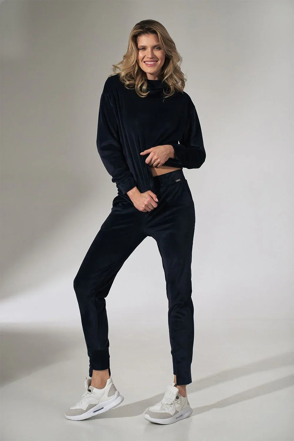 Women's Sweatshirt - Mock-Neck With Relaxed Fit