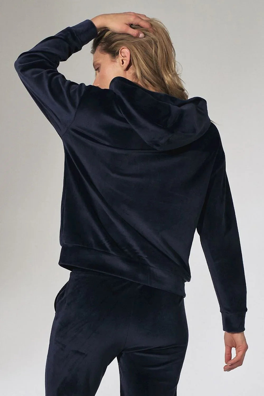 Women's Sweatshirt - Mock-Neck With Relaxed Fit