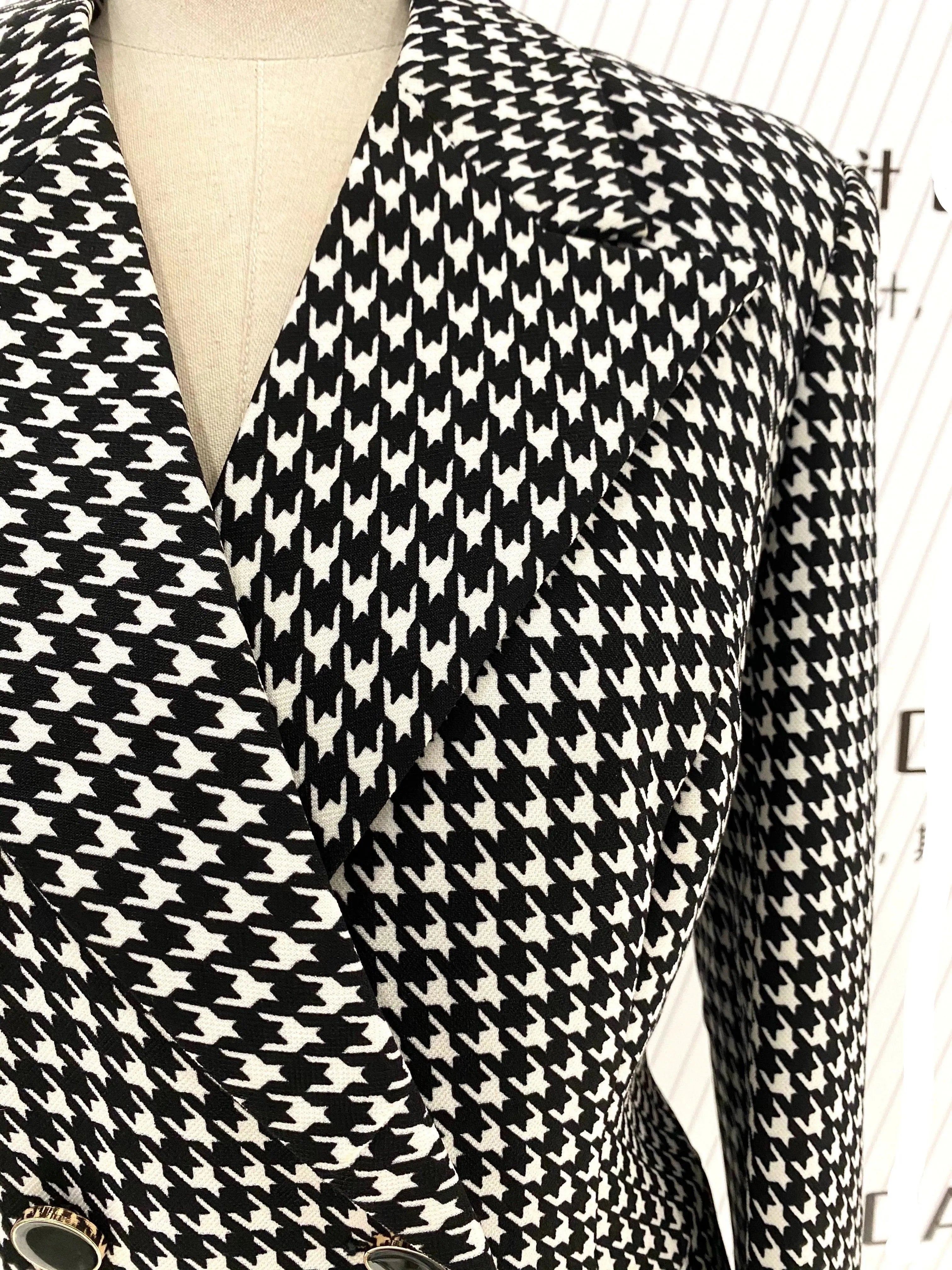 Chic Women's Pant Suit - Plaid Double-Breasted