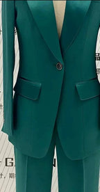 Chic Women's Pant Suit - Solid Single-Breasted