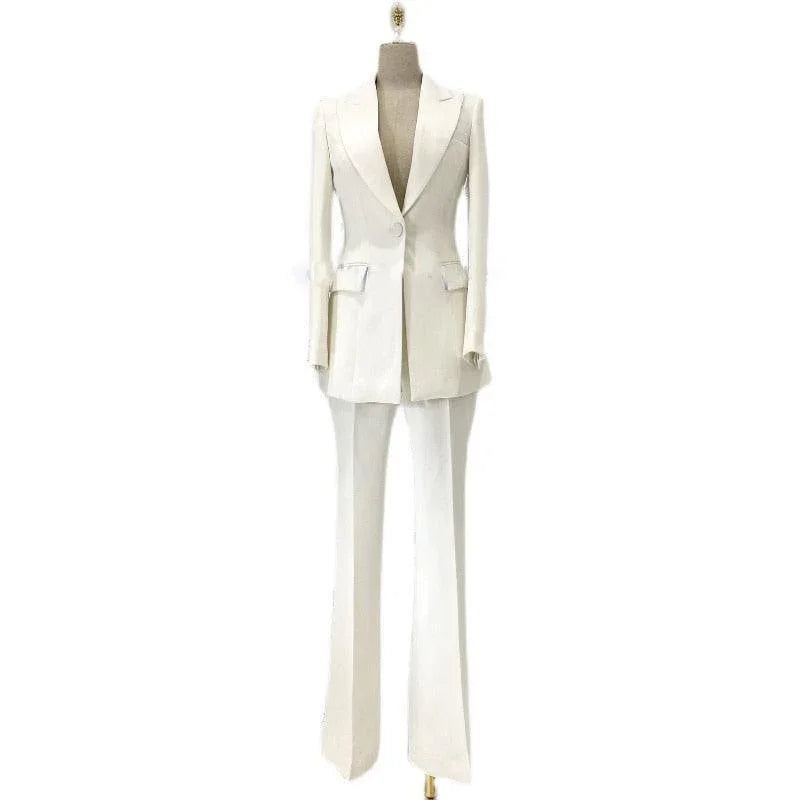White women's pantsuit with blazer and flare trousers on mannequin, elegant formal suit