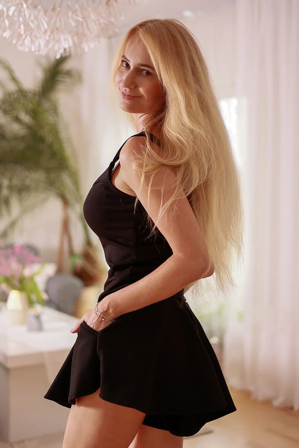 Women Scoop-Neck Sleeveless T-Shirt – Stretchable - Black -Guocali